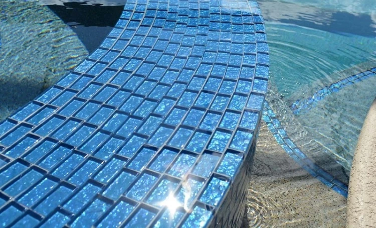 Mẫu gạch ốp lát bể bơi thủy tinh mosaic