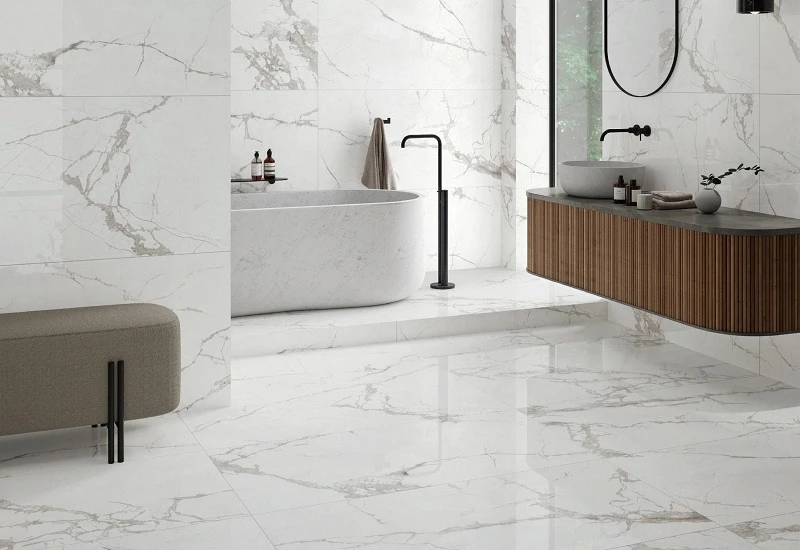 Gạch lát nền họa tiết vân mây cho phòng tắm mang lại cảm giác sạch sẽ