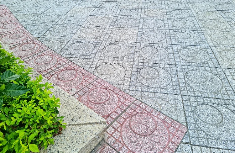 Mẫu gạch terrazzo lát khu vực ngoài trời chống trơn trượt