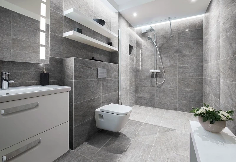 Nên chọn gạch lát nền nhám cho không gian ẩm ướt