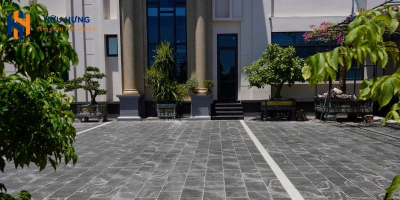 Tùy theo từng khu vực mà bạn nên cân nhắc chọn lựa gạch ốp phù hợp.