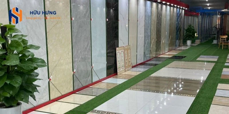 Gạch ốp lát phòng khách Ninh Bình được khách hàng quan tâm chọn mua.