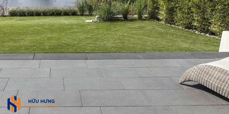 Có nhiều dòng gạch ốp lát cho riêng khu vực sân vườn.