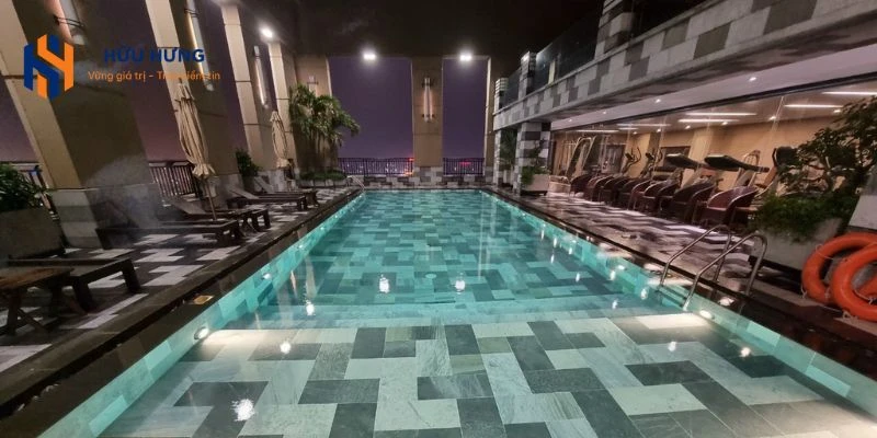 Quá trình thi công gạch ốp lát bể bơi Ninh Bình cần đảm bảo kỹ thuật.