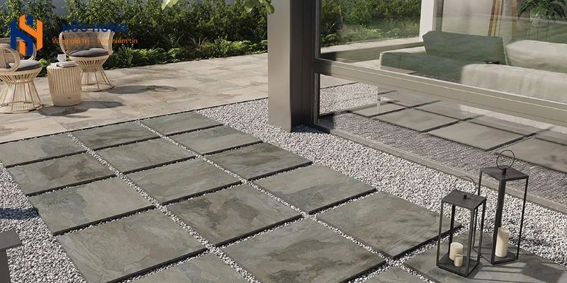 Cần quan tâm tới tính trơn trượt khi mua gạch ốp sân vườn.